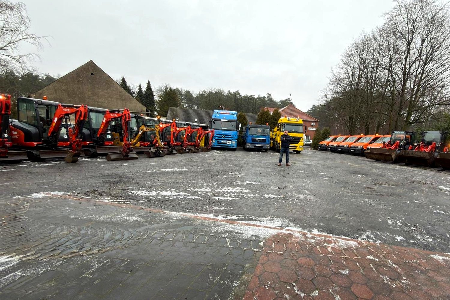 Fahrzeugpark von Pajaziti Tief- und Straßenbau in Gütersloh